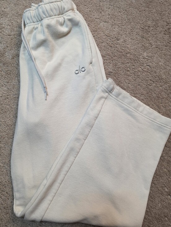 ALO Yoga Pants - ALO Yoga Women’s Accolade Straight Leg Sweatpants Ivory Small